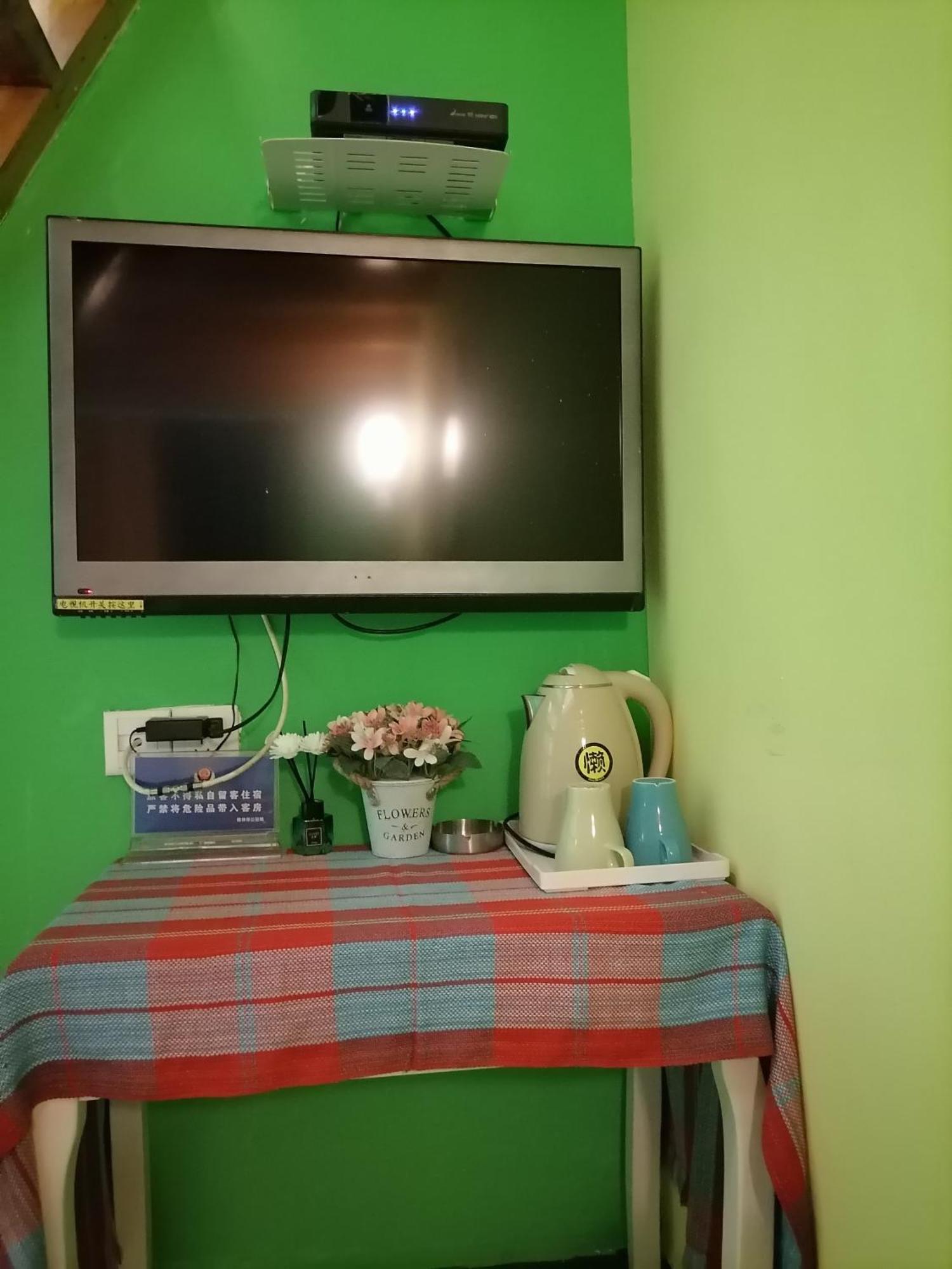 Lazzy Inn Янгшуо Екстериор снимка